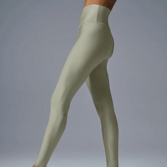 ALO Airlift Bra and Leggings Set - Picture 5 of 11